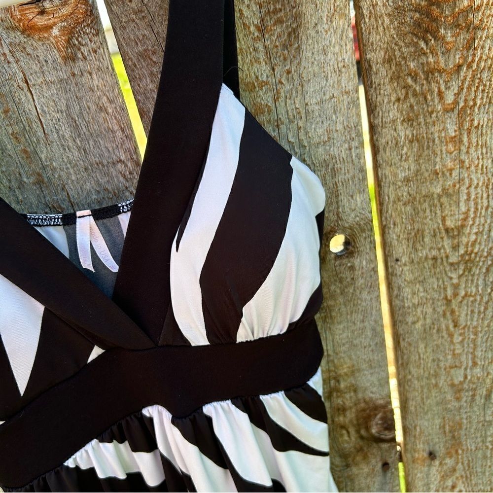 Blouse sleeveless. Size is medium. Padded chest area. - Picture 8 of 8